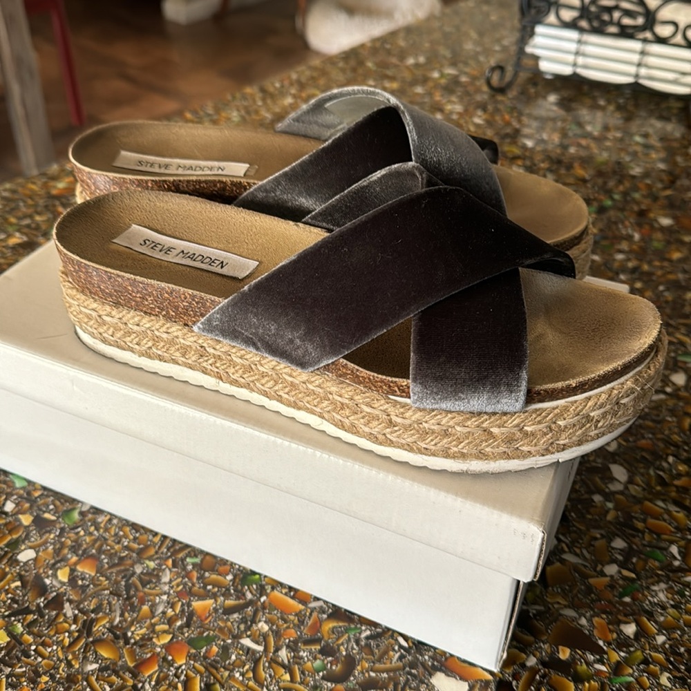 Platform Velvet Slides - Picture 2 of 5